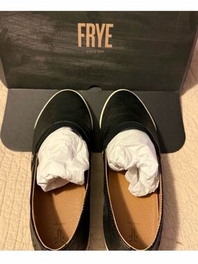 Frye Melanie Slip-On Sneakers in Grey